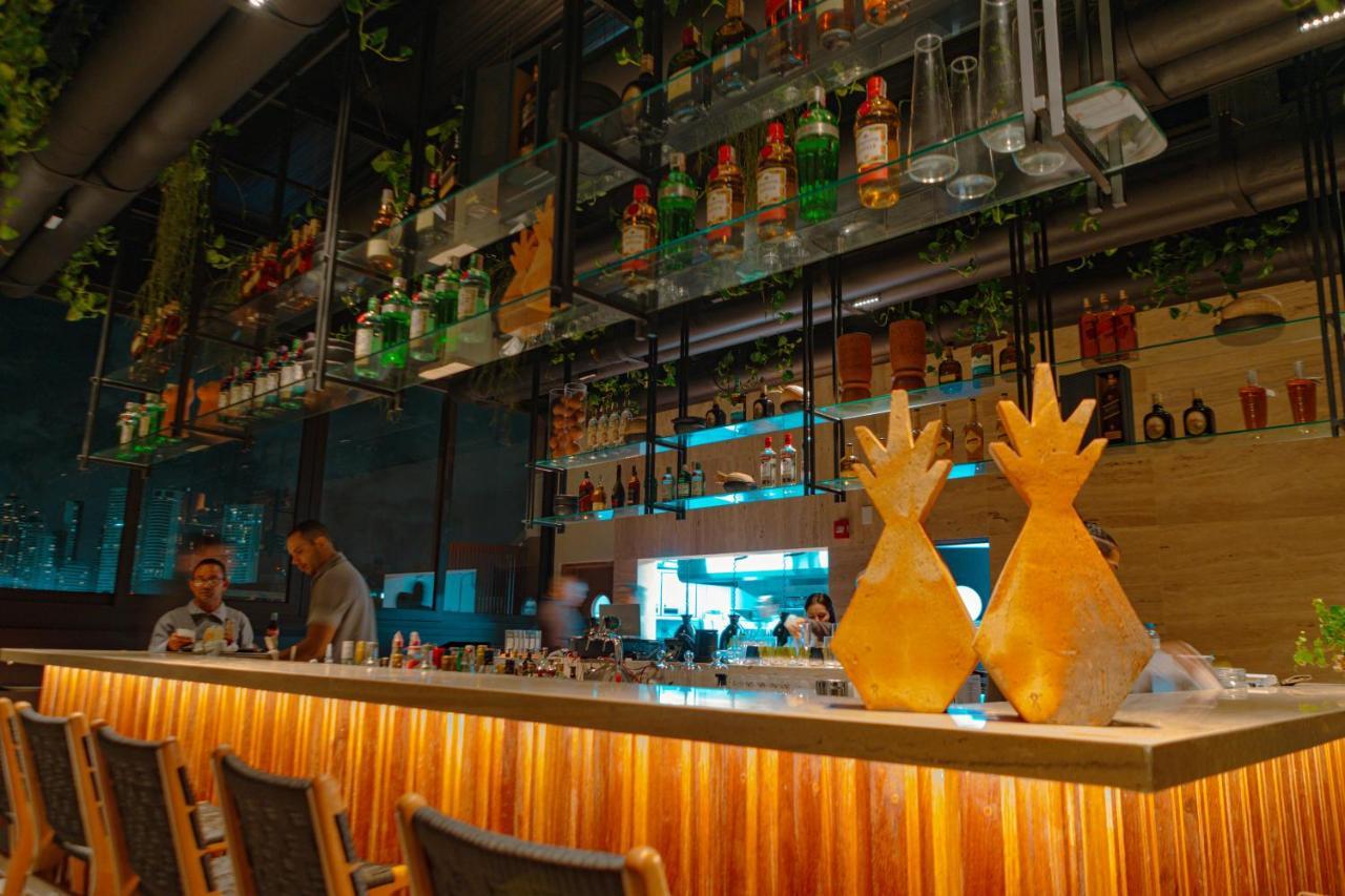 Ba'Ra Hotel João Pessoa Extérieur photo The bar at the 101 Skybar